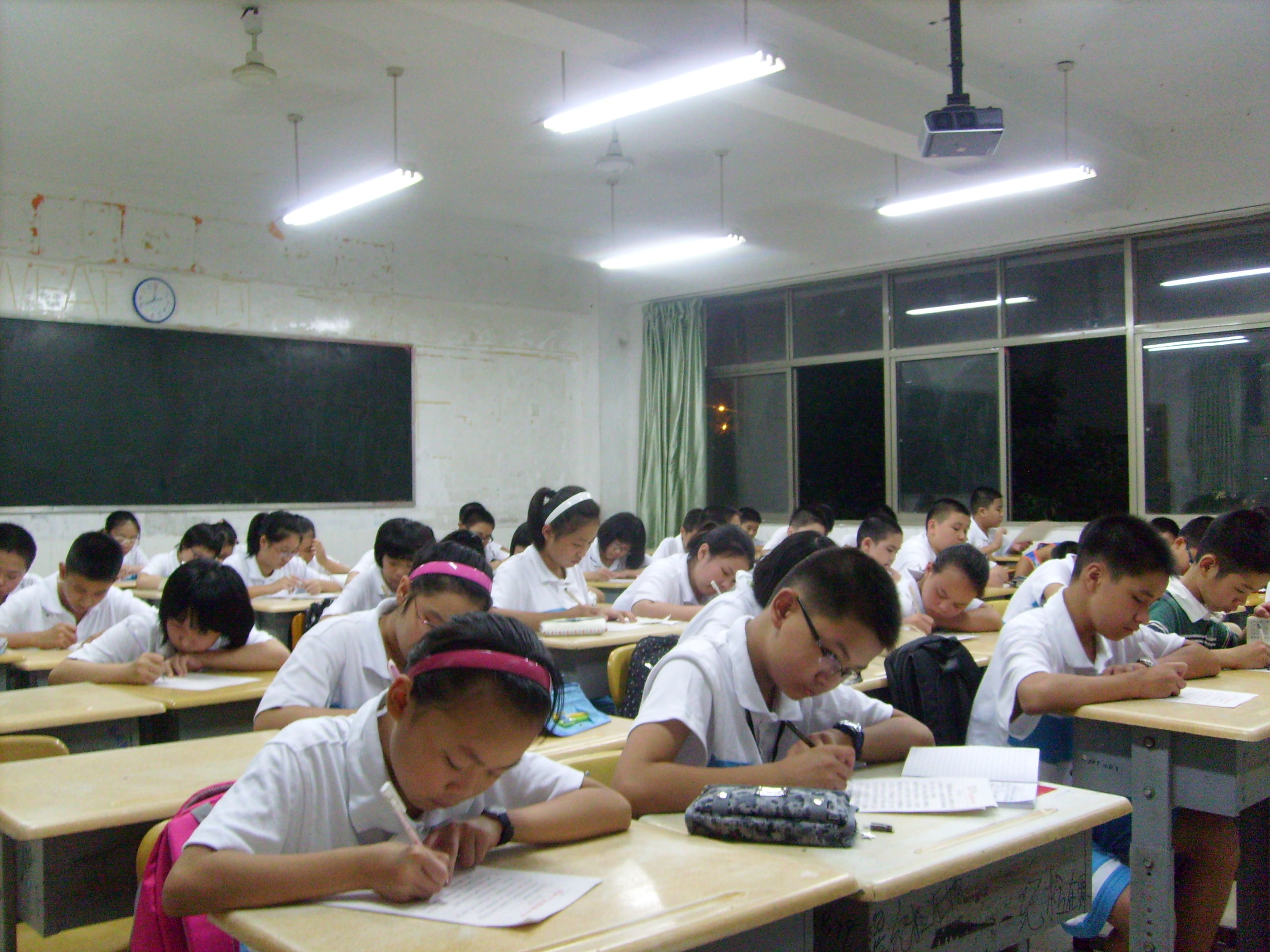 在学校晚自修中“最让人嫌弃”的3种行为,特别是最后一种,全班